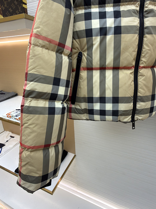 バーバリースーパーコピー スタンドカラーチェック柄ショートダウンジャケット
