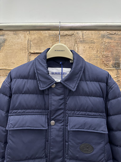 バーバリーコピー 新しい軽量ダウンジャケット