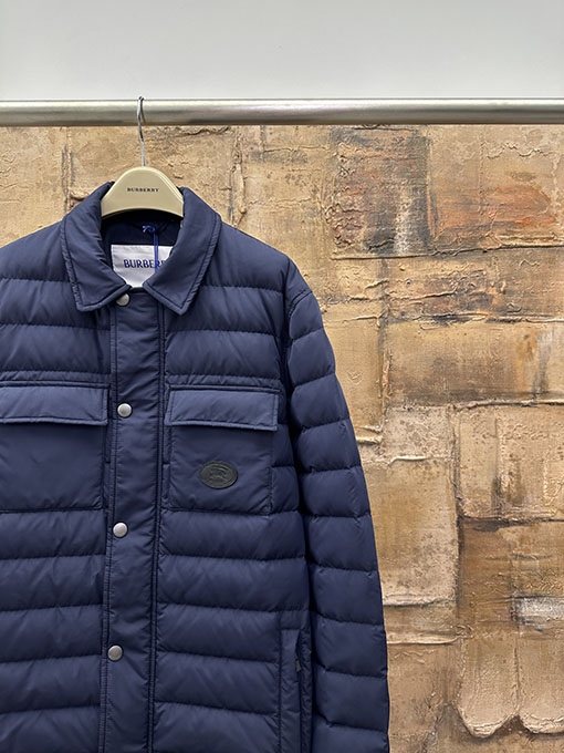 バーバリーコピー 新しい軽量ダウンジャケット