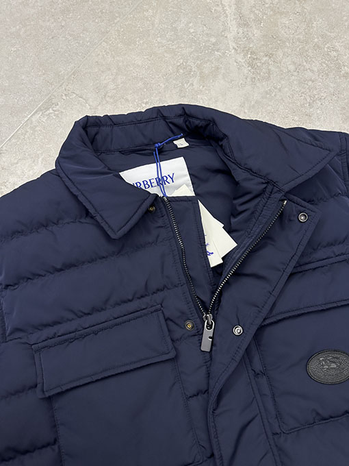 バーバリーコピー 新しい軽量ダウンジャケット