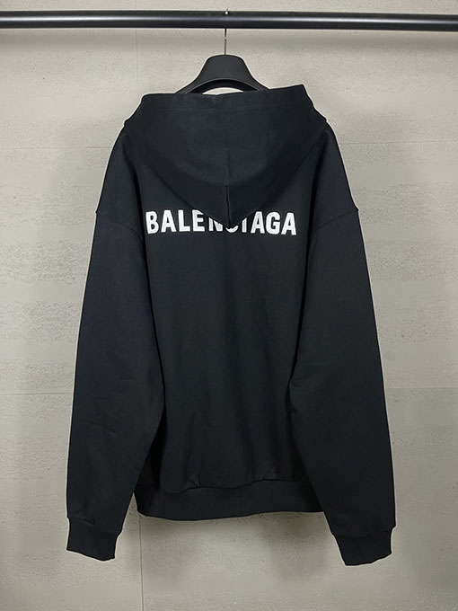 バレンシアガコピー BALENCIAGA 新ロゴ刺繍ポロカラーフード付きスパーカー