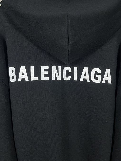 バレンシアガコピー BALENCIAGA 新ロゴ刺繍ポロカラーフード付きスパーカー