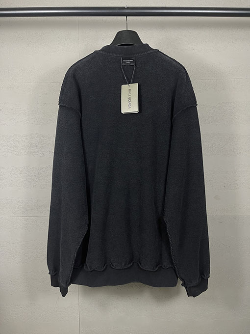 バレンシアガ 新しいロゴ刺繍入りリバースウォッシュダメージクルーネックスパーカー