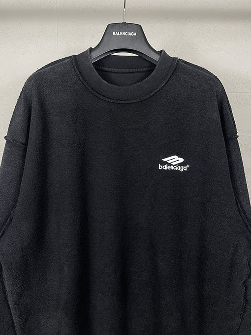 バレンシアガ 新しいロゴ刺繍入りリバースウォッシュダメージクルーネックスパーカー