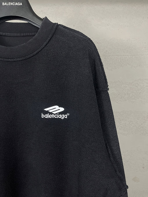 バレンシアガ 新しいロゴ刺繍入りリバースウォッシュダメージクルーネックスパーカー