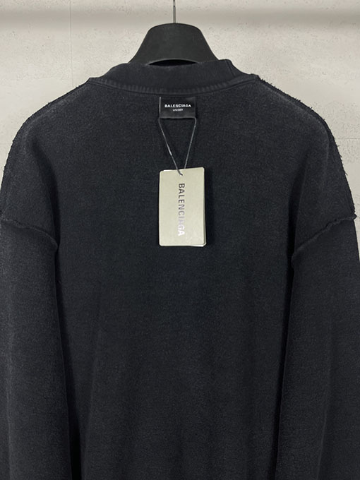 バレンシアガ 新しいロゴ刺繍入りリバースウォッシュダメージクルーネックスパーカー