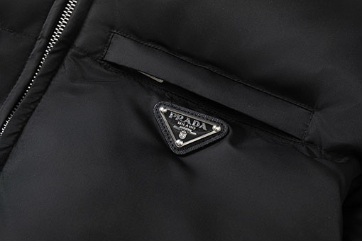 プラダ 新作レディースフード付きトライアングルラベルダウンジャケット