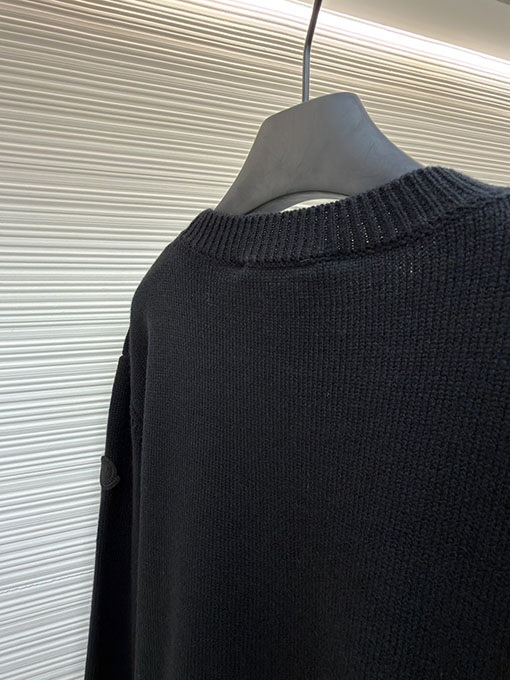 モンクレール 刺繍ロゴクルーネック長袖セーター