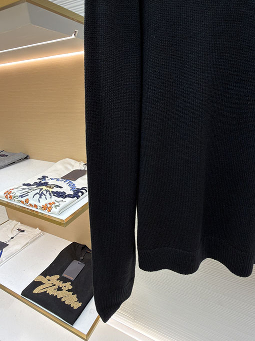 モンクレール 刺繍ロゴクルーネック長袖セーター