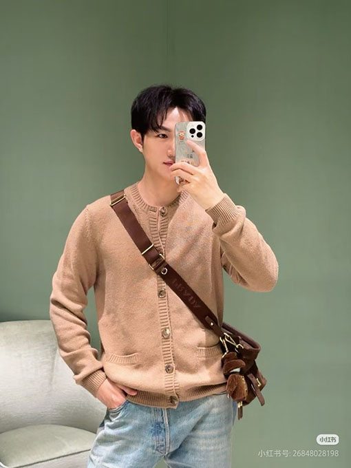 プラダ クルーネックシングルブレストカシミアカーディガン