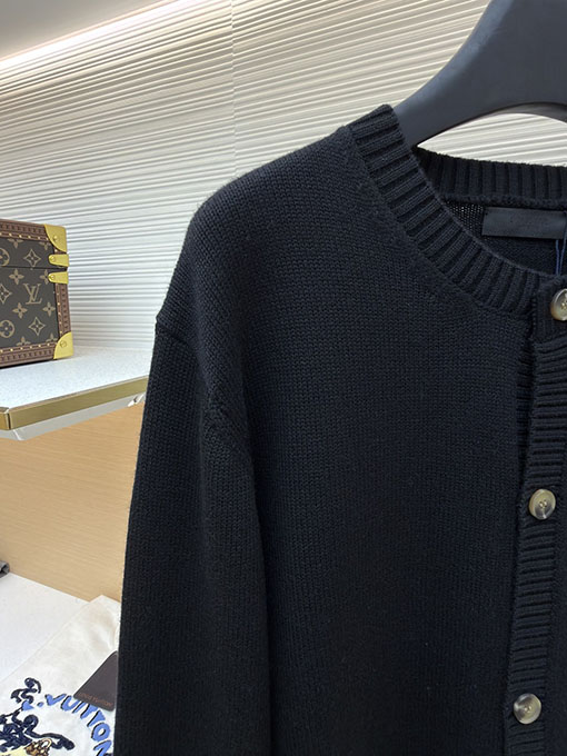 プラダ クルーネックシングルブレストカシミアカーディガン