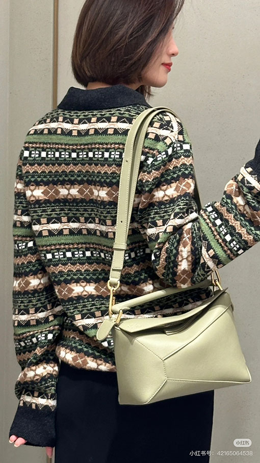 ロエベ オールウールのクリスマスグリーンニットセーター