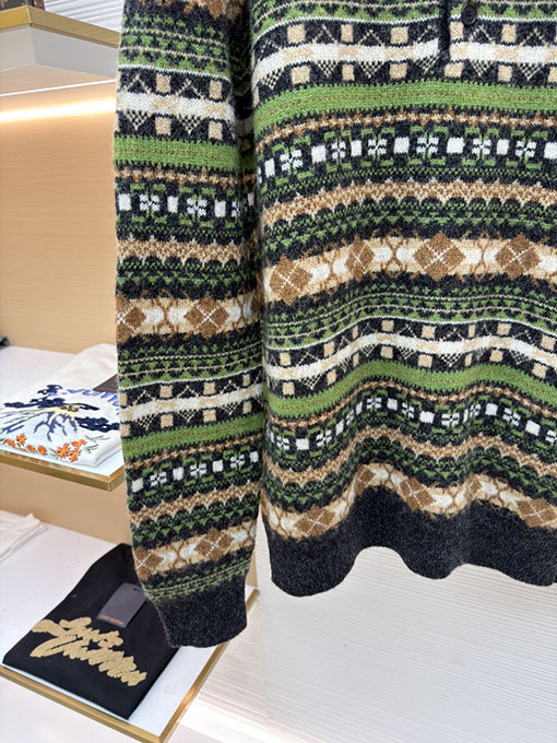 ロエベ オールウールのクリスマスグリーンニットセーター