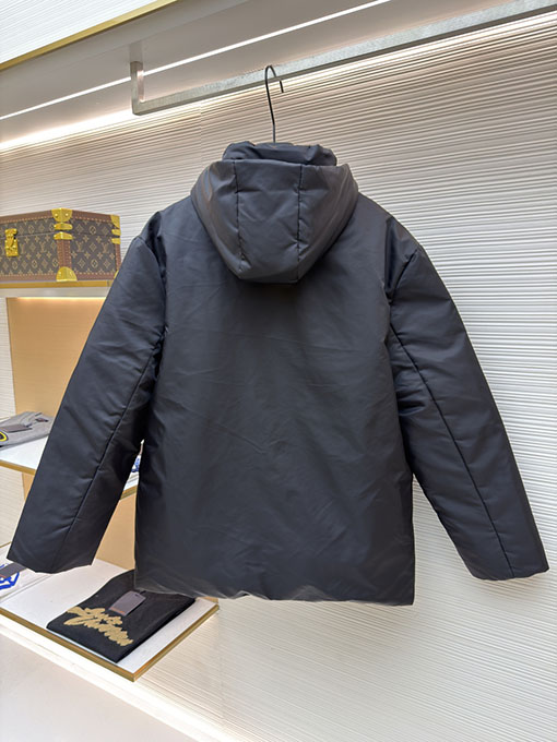 プラダスーパーコピー ミドル丈ナイロンフード付きダウンジャケット
