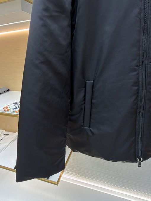 プラダスーパーコピー ミドル丈ナイロンフード付きダウンジャケット