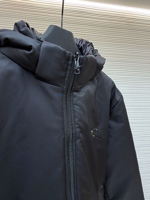 プラダスーパーコピー ミドル丈ナイロンフード付きダウンジャケット