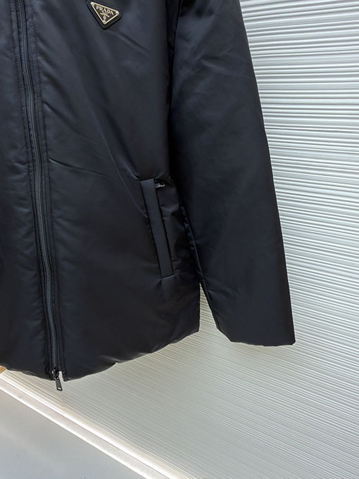 プラダスーパーコピー ミドル丈ナイロンフード付きダウンジャケット