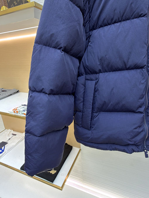 バーバリー 取り外し可能な袖付きダウンジャケット