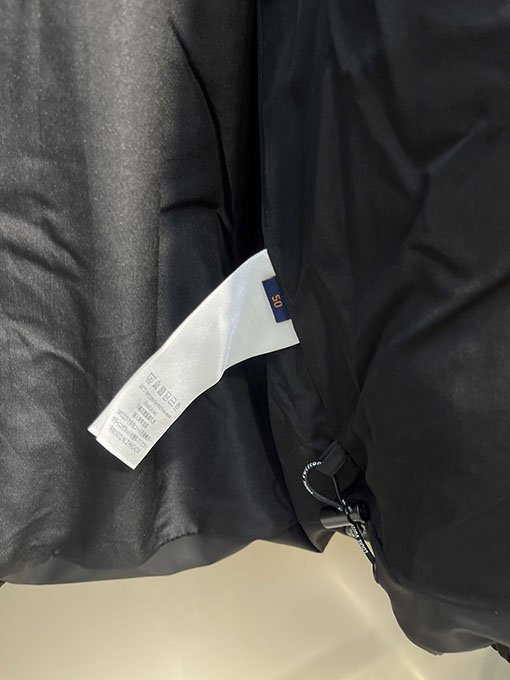 ルイヴィトンコピー 全面にエンボスロゴをしたダウンジャケット