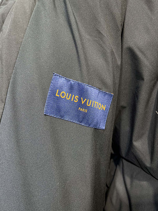 ルイヴィトン 新作エンボスダウンジャケット