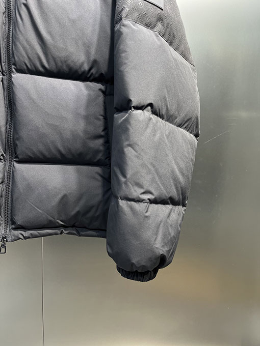 ルイヴィトン 新作エンボスダウンジャケット