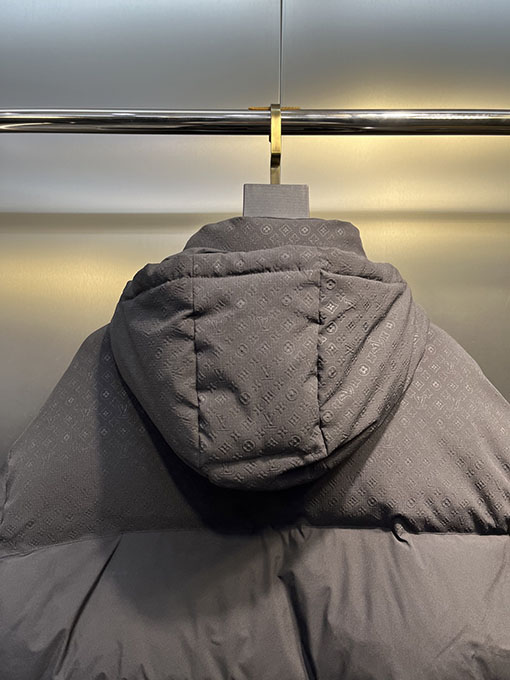 ルイヴィトン 新作エンボスダウンジャケット