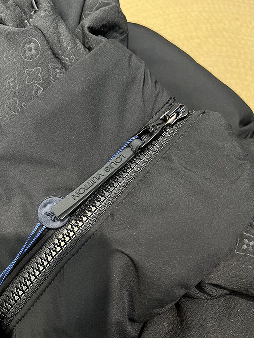 ルイヴィトン 新作エンボスダウンジャケット