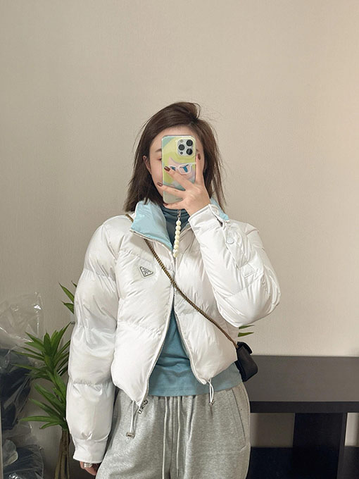 プラダ 新作レディースショートスタンドカラーダウンジャケット