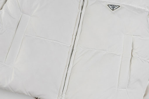 プラダ 新作レディースショートスタンドカラーダウンジャケット