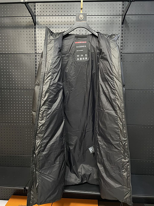 プラダ ロングパファージャケット