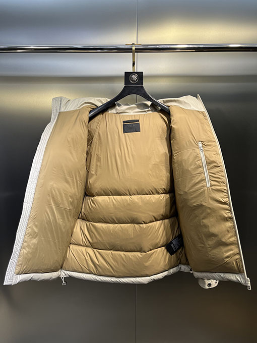 プラダコピー ハイテクヒートシールダウンジャケット
