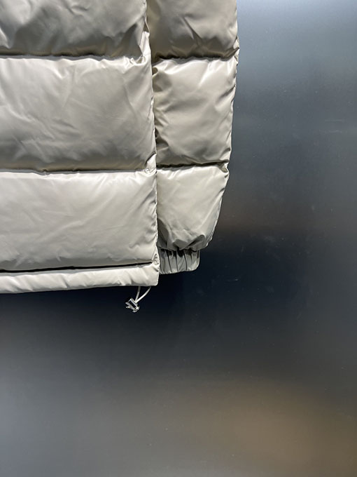 プラダコピー ハイテクヒートシールダウンジャケット