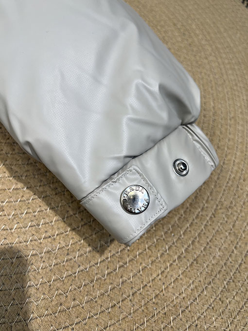 プラダコピー ハイテクヒートシールダウンジャケット