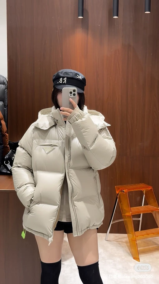 プラダ 4層ダウン入りヒートシールジャケット