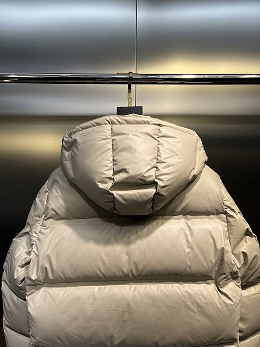 プラダ 4層ダウン入りヒートシールジャケット