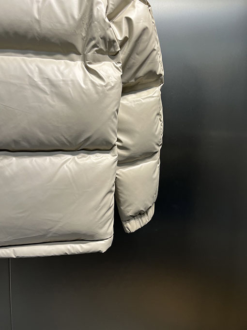 プラダ 4層ダウン入りヒートシールジャケット