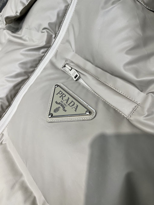 プラダ 4層ダウン入りヒートシールジャケット