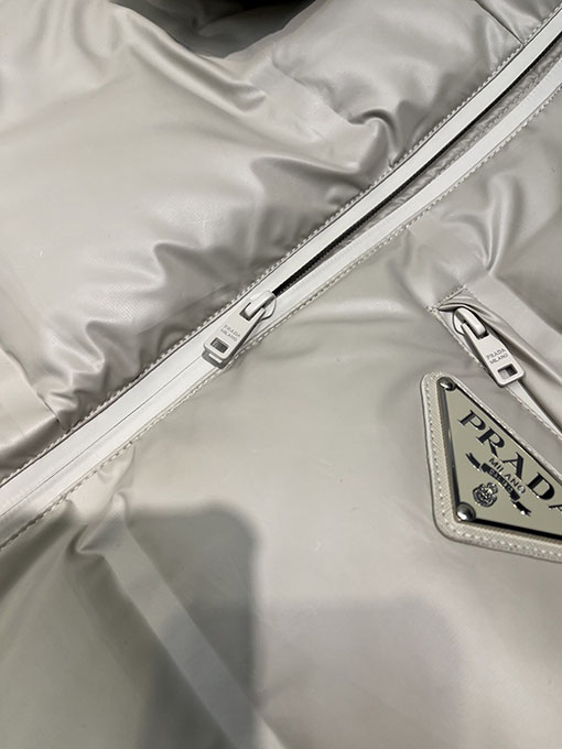プラダ 4層ダウン入りヒートシールジャケット