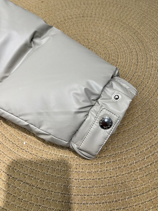 プラダ 4層ダウン入りヒートシールジャケット