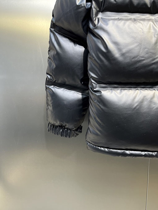 プラダ 4層ダウン入りヒートシールジャケット