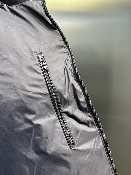 プラダ 4層ダウン入りヒートシールジャケット