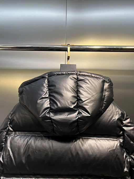 プラダ 4層ダウン入りヒートシールジャケット