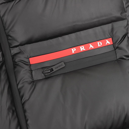 プラダ Linea Rossa 軽量ダウンベストシリーズ