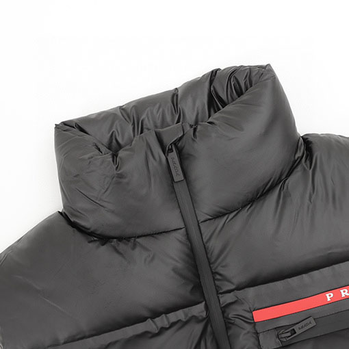 プラダ Linea Rossa 軽量ダウンベストシリーズ