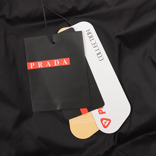 プラダ Linea Rossa 軽量ダウンベストシリーズ