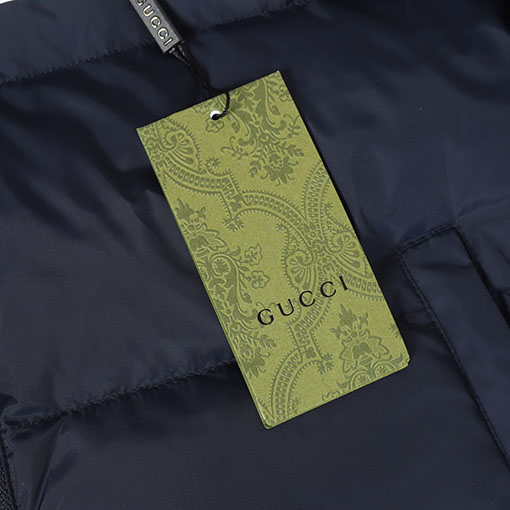 グッチスーパーコピー ロゴストライププリントのフード付きダウンジャケット