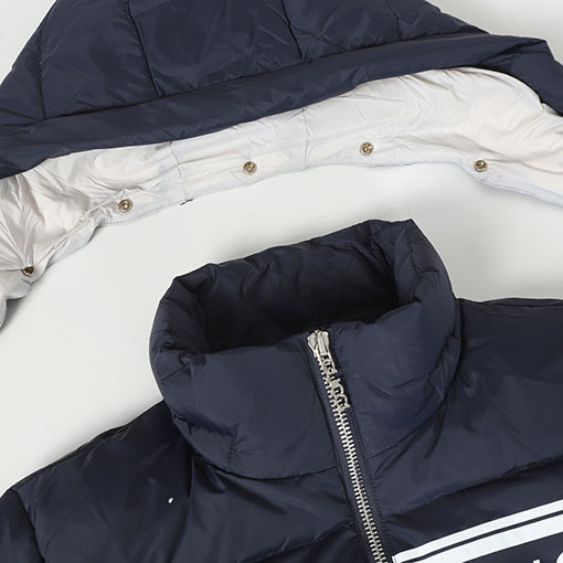 グッチスーパーコピー ロゴストライププリントのフード付きダウンジャケット