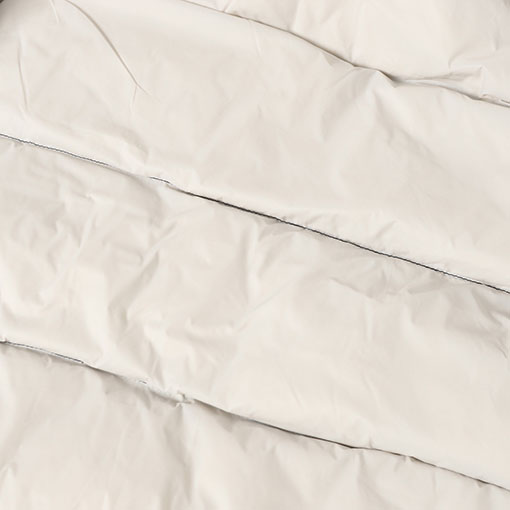 グッチスーパーコピー ロゴストライププリントのフード付きダウンジャケット