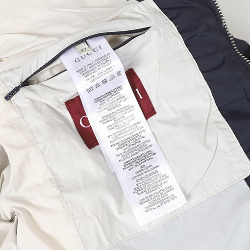 グッチスーパーコピー ロゴストライププリントのフード付きダウンジャケット