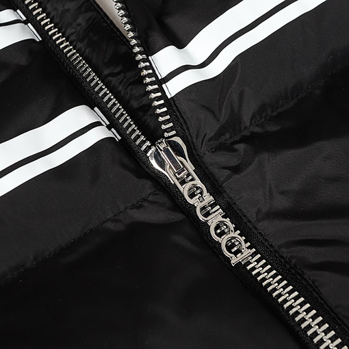 グッチスーパーコピー ロゴストライププリントのフード付きダウンジャケット